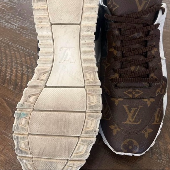Louis Vuitton size runaway sneaker size 10 authentic great condition - Picture 6 of 6